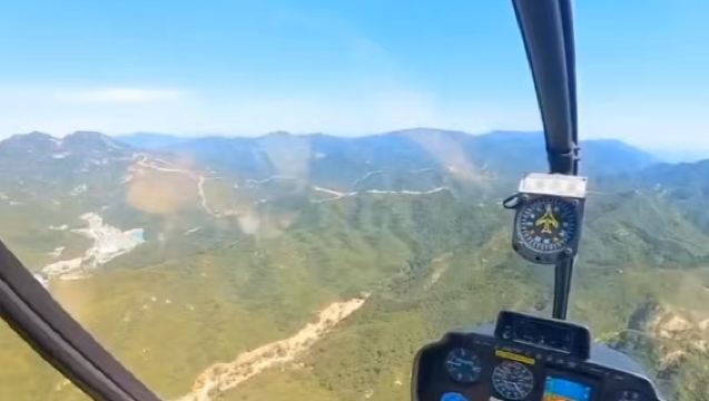 Centro di esperienza di volo in elicottero sulla Grande Muraglia di Badaling a Pechino (testimonianza millenaria tra le nuvole + rotte esclusive + equipaggio professionale per la sicurezza + ricordi indimenticabili)
