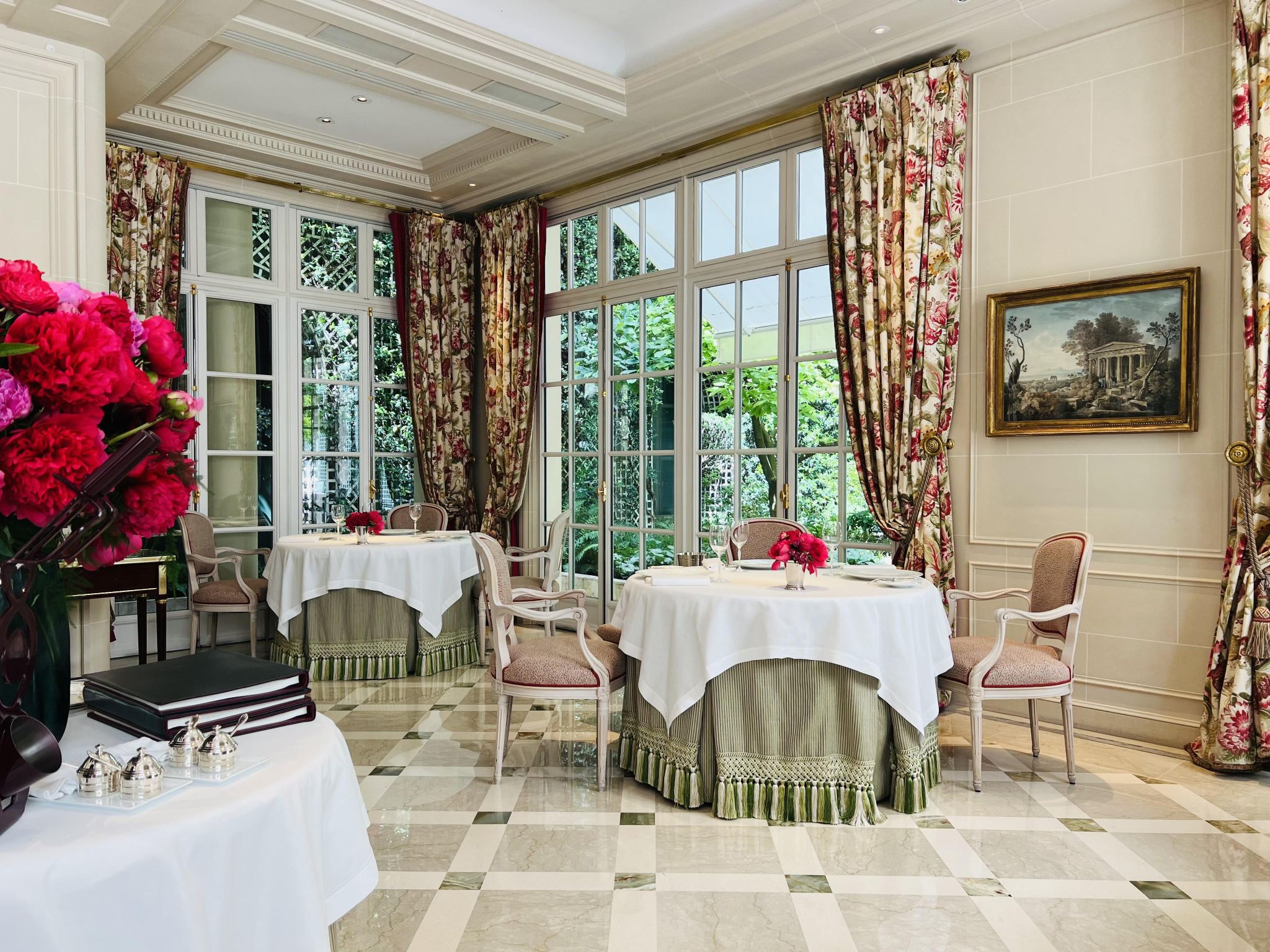 Paris Épicure restaurant reservation service