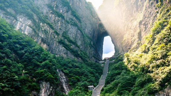 Passeio de um dia no Parque Nacional Florestal da Montanha Tianmen [Grupo de 10 pessoas/Grupo privativo incluindo teleférico de ida e volta]