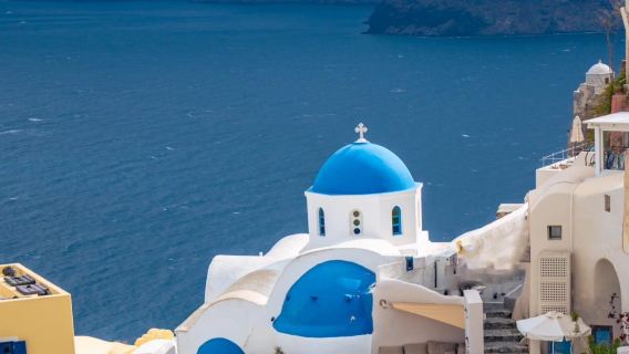 卡美尼島-卡馬裡-費拉小鎮-藍頂教堂-皮爾戈斯小鎮-紅沙灘