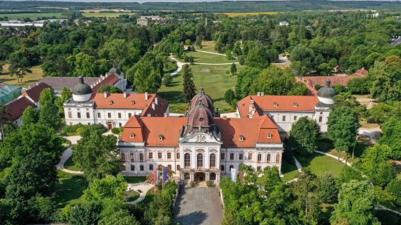 Hungary 1-day tour: Godollo Palace + Széchenyi Thermal Bath + Check-in at Wife's Romantic Trip locations