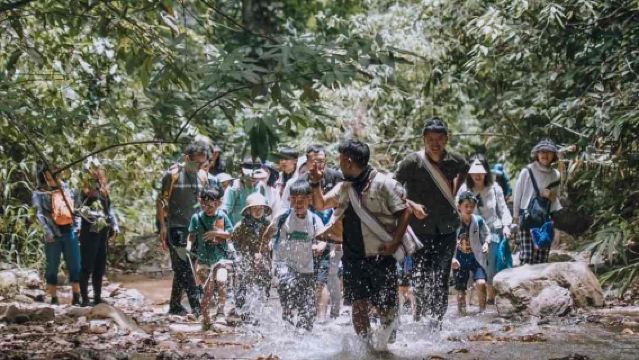 Jinuo Mountain Rainforest Hiking Group Day Tour:Dive into Xishuangbanna's Uncharted Jungle