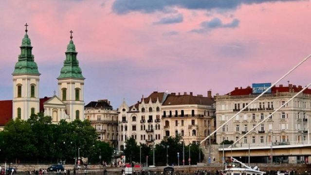 匈牙利布達佩斯多瑙河觀光-賽切尼溫泉浴場-布達城堡-包車私享