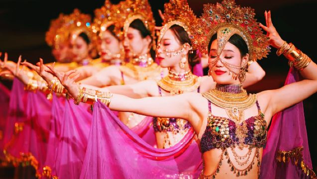 "Il Banchetto della Città Proibita: Cena come un Imperatore"