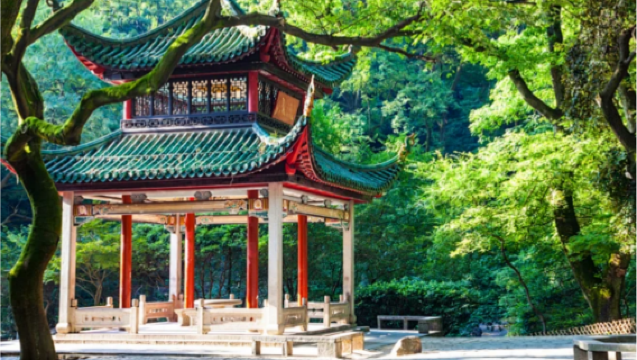 [Private English Guide Tour] Mount Yuelu + Aiwan Pavilion + Yuelu Academy + Orange Isle + Four Historic Streets