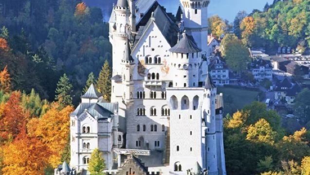 1-day tour to Neuschwanstein Castle and Linderhof Palace from Munich / Customizable itinerary