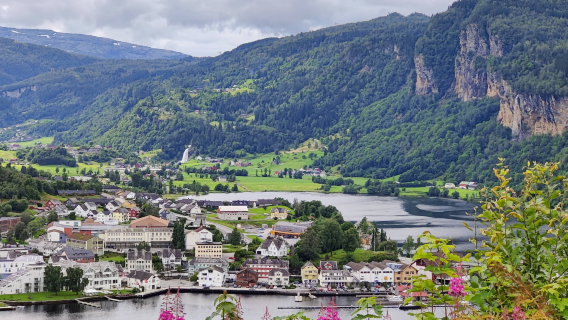 挪威卑爾根-努爾黑姆松-瀑布-峽灣遊船【中文包車自由行】