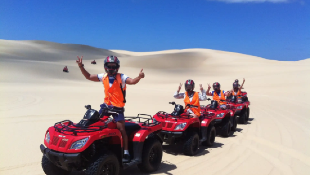 Esperienza divertente in quad sulle dune di sabbia di Worimi a Sydney, Municipalità di Port Stephens, Australia