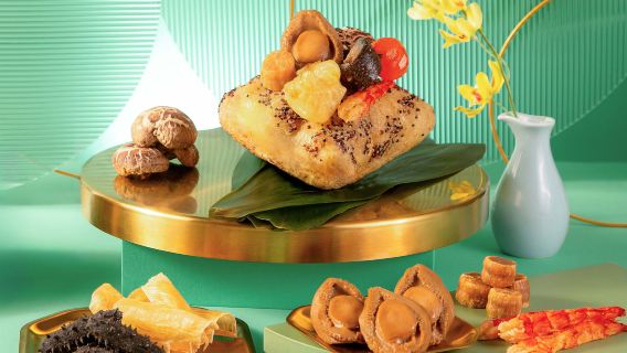 โรงแรม The Fullerton Ocean Park ฮ่องกง | บ๊ะจ่างเทศกาลตวนหวู่ | "หยก" บ๊ะจ่างห่อไส้หอยเป๋าฮื้อ ปลาหมึกยักษ์ ปลิงทะเล และกุ้งมังกรแห้ง / บ๊ะจ่างมังสวิรัติข้าวกล้องห้าสายพันธุ์ / บ๊ะจ่างไส้ถั่วแดงแบบกุ้ยเฟย | รับเอง