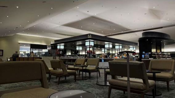Voucher para o Lounge VIP no Aeroporto Internacional de Kuala Lumpur (KUL), Malásia [Descanso VIP para espera de voo e conexões + Autêntica culinária malaia + Momento de relaxamento com banho]