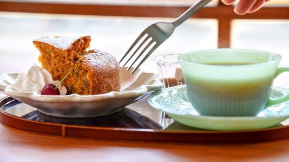 Takayama: Old Town Walking Tour with Local Guide & Cozy Café