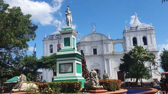 León: Local-Led Walking Tour with Nicaraguan Food Tasting