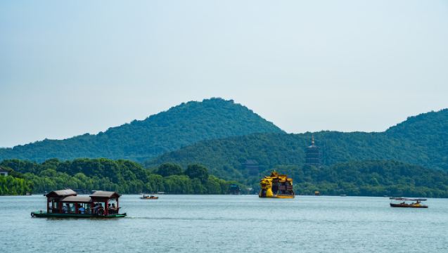 杭州西湖半日帰りツアー【遊覧船で三潭印月島に上陸+西湖十景を鑑賞+ガイドスタッフによる案内】