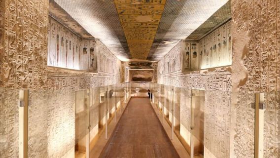 Luxor: Valley of the Kings Guided Tour + Roundtrip Transfer