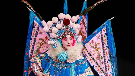 “เหนือพระราชวังต้องห้าม: เปิดเผยความมหัศจรรย์ของงิ้วปักกิ่งที่โรงละครลี่หยวน”