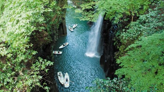 Fukuoka: Tur 1 Hari yang Dapat Disesuaikan ke Takachiho atau Minami Aso