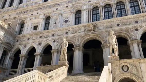 ทัวร์ชมพระราชวังดอจแบบไม่ต้องต่อแถว