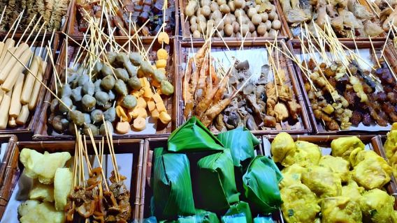 Tour a piedi di Yogyakarta: passeggiata gourmet e momenti salienti della serata