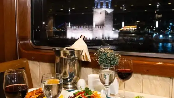 Istanbul: Bosphorus Dinner Cruise & Turkish Night Show