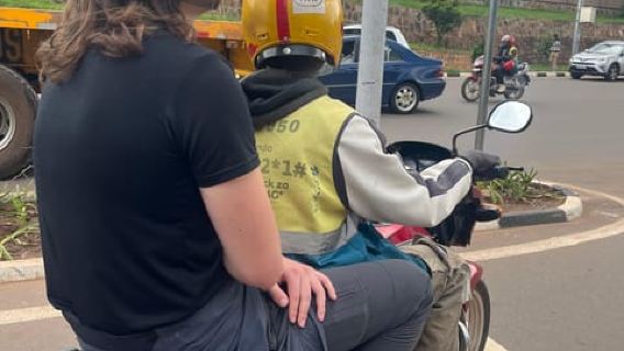 Kigali: Recorrido guiado por arte, historia y gastronomía con paseo en moto