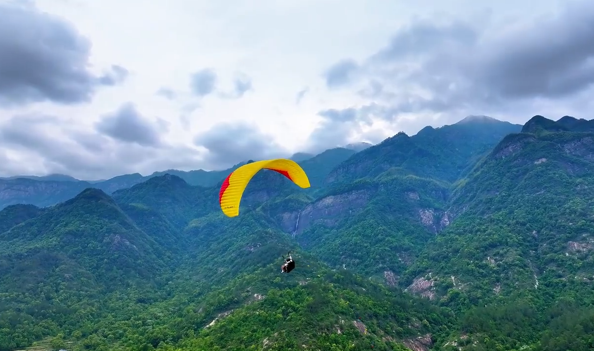九江滑翔傘飛行體驗【江西九江廬山滑翔傘飛行】