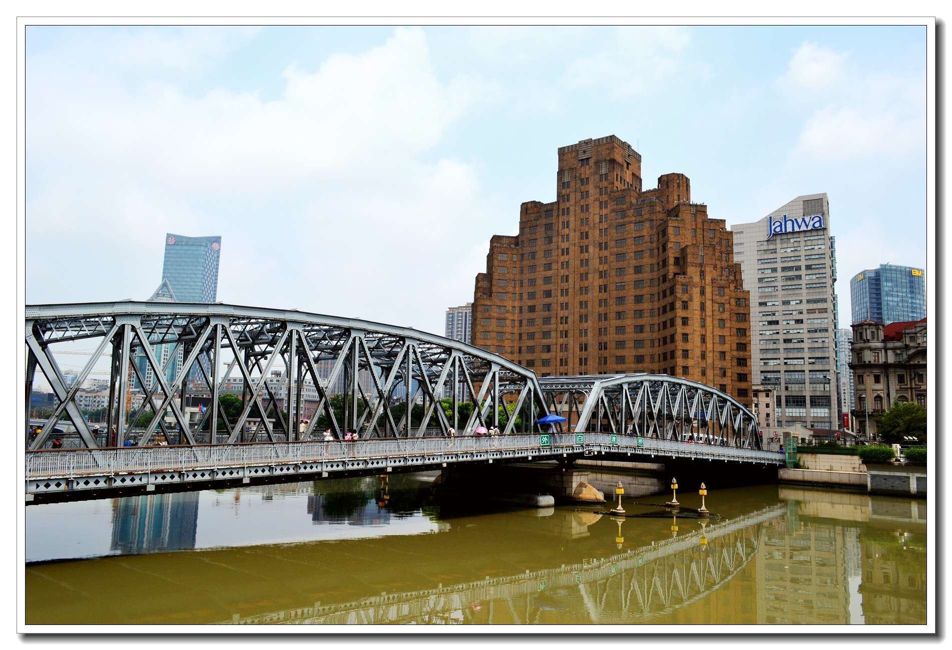 Shanghai + Tour di un giorno al Ponte Waibaidu, al Bund e al Museo Postale con lo spettacolo "Shanghai Eternal Love"