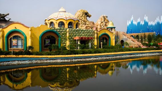 Changchun Century City + Jingyue Lake 1-day tour (Vintage photo shoot at Century City · Leisurely nature experience at Jingyue Lake)