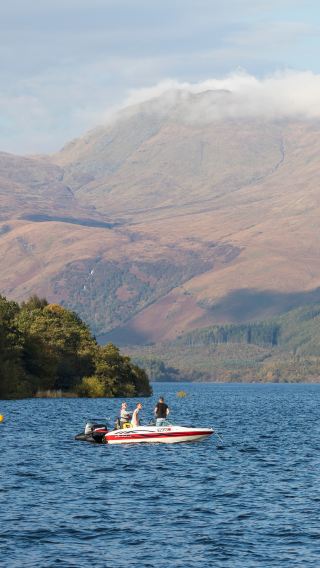1-day tour to Stirling Castle + Loch Lomond cruise | admission ticket included | comfortable minibus