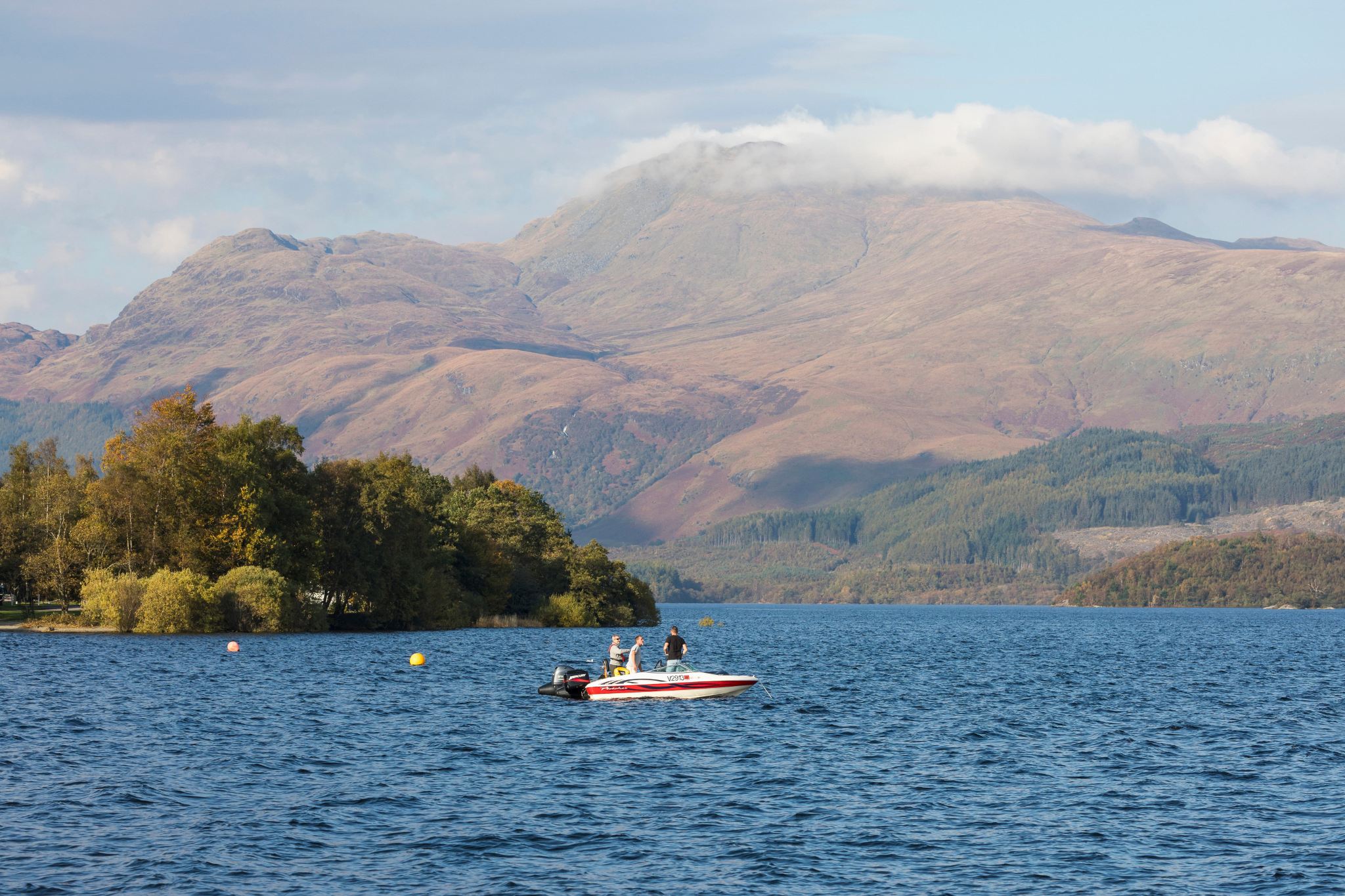 1-day tour of Loch Lomond + Stirling Castle in the UK|Includes Cruise + Castle Admission Ticket|Premium small group