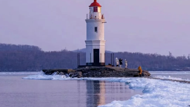 海參崴 托比津納海角＋玻璃海灘＋燈塔一日遊