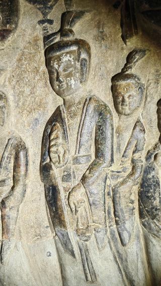 1-day tour to Gongyi Grottoes Temple, Kang Bai Wan Zhuang Yuan, and Yellow River Cultural Park in Zhengzhou with bilingual Chinese-English service