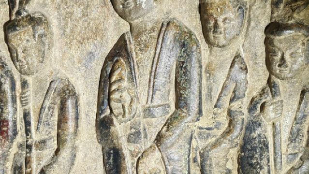 1-day tour to Gongyi Grottoes Temple, Kang Bai Wan Zhuang Yuan, and Yellow River Cultural Park in Zhengzhou with bilingual Chinese-English service