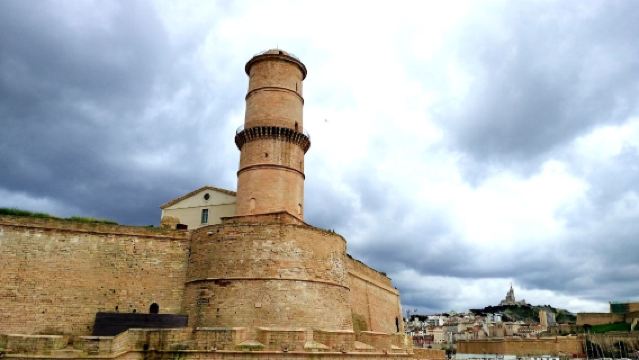 lawatan sehari ke Pantai Biru Marseille + Basilika Notre-Dame de la Garde + Pelabuhan Lama Marseille