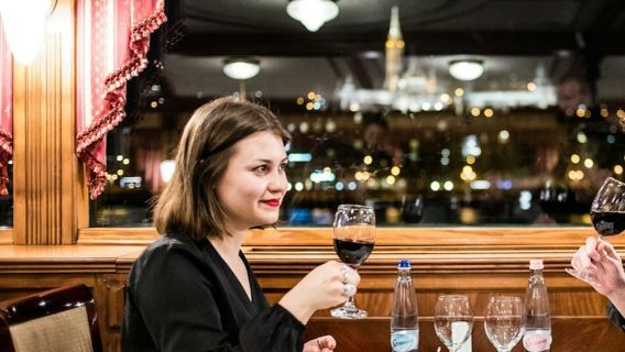 Budapest: crucero con cena tradicional húngara y música en directo