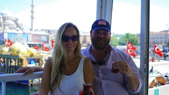 Estambul: Crucero por el Bósforo desde la estación de ferry de Eminönü + audioguía