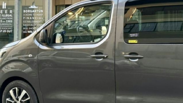 Skarfabakki Cruise Terminal: One-way Private Transfer from Keflavík Airport