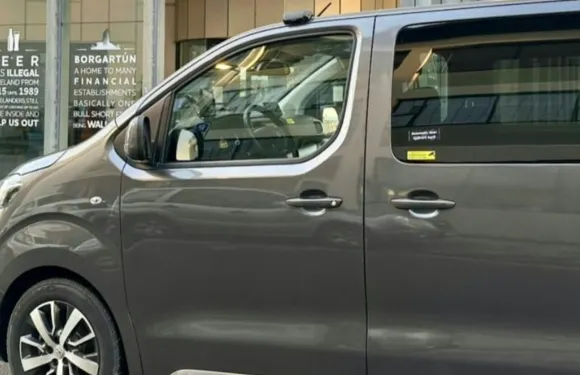 斯卡拉法巴基郵輪碼頭：凱夫拉維克機場單程私人接送