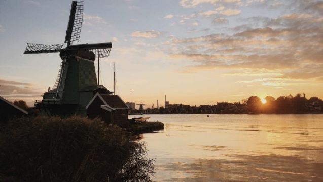 Lawatan sehari sewaan peribadi ke Kampung Kincir Angin Zaanse Schans dan Kampung Nelayan Volendam di Amsterdam, Belanda