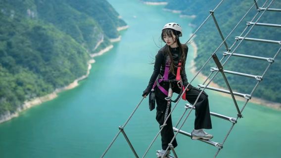 恩施鶏公嶺フラダロッククライミング体験（雲の上の散歩+勇者の旅+絶壁の展望台+専門コーチ指導）