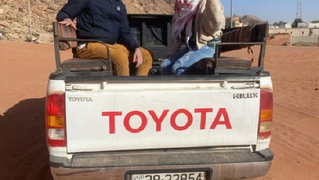 Wadi Rum: Full-Day Jeep Tour with Lunch