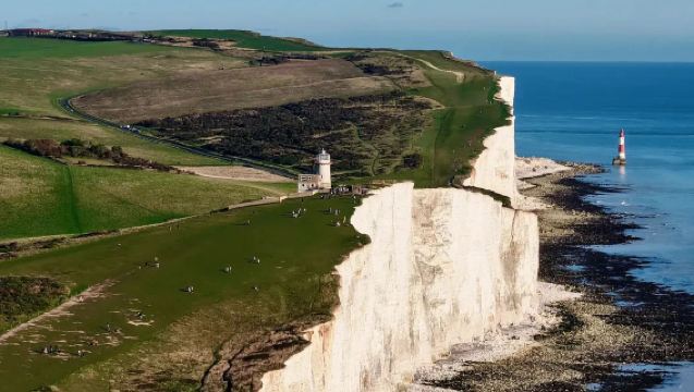 London, UK: Beachy Head White Cliffs + Brighton + Seven Sisters Country Park Day Tour [Chinese Group]