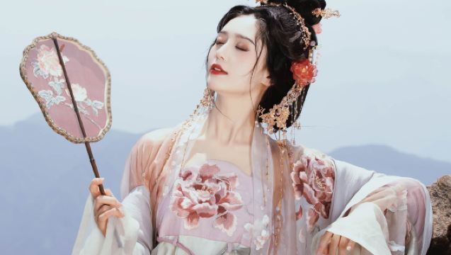 เฮ่อหลงท่องเที่ยวถ่ายรูป[ถ่ายภาพติดตาม ถ่ายภาพนิ่ง วิดีโอสั้น โปรโมท ถ่ายภาพรับปริญญา ถ่ายภาพบุคคล ถ่ายภาพแต่งงาน สไตล์มินิมอล ส่งไฟล์ภาพทั้งหมด/แปล]