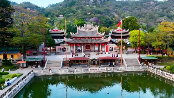 Must-visit in Xiamen! One-day chartered tour to Nanputuo Temple, Huandao Road, The Jimei School Village, Zeng Cuo An Village, and Shapowei