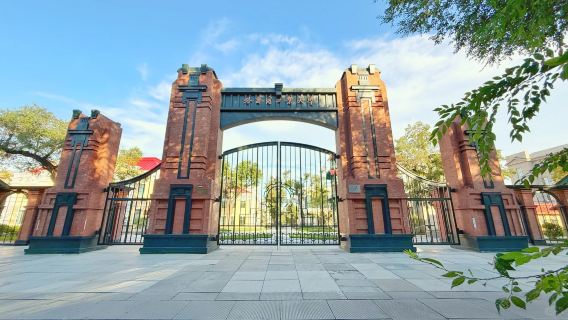 Half-day tour with live guide for Harbin Institute of Technology Museum and space museum (excludes in-hall guide)