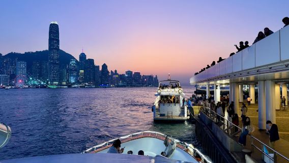 Hong Kong yacht-tur i Victoria Harbour - delt bådtur på 3-etagers yacht på 80 fødder (45 minutters sejlads)