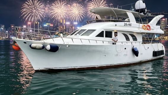 香港維港 68 英尺豪華遊艇包船遊維港+遊艇出海+海釣+觀光玩水