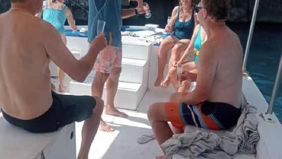 Syracuse: Private boat trip con Prosecco/Fresh fruit