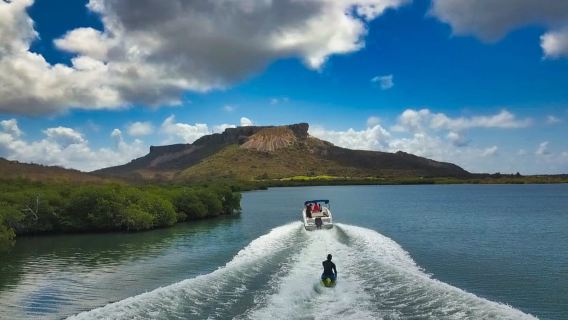 Willemstad: Spanish Waters Lagoon Boarding Experience