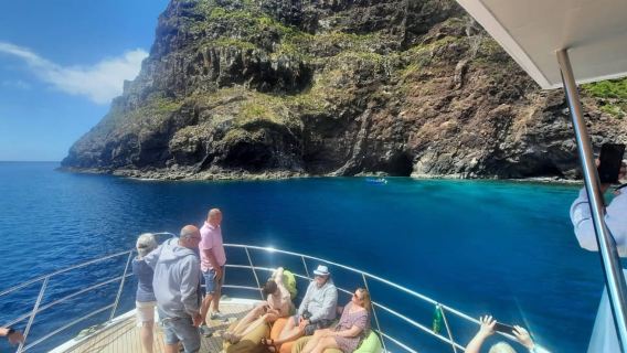 Madeira: Boat Trip with Lunch, Drinks, and Hotel Transfer