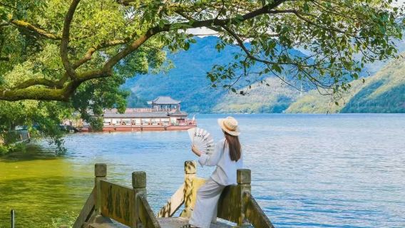 Excursión de un día a Hangzhou + cuevas de Yaolin + terraza de pesca de Yan Ziling + los Tres Cañones del río Fuchun con servicio de coche privado con conductor